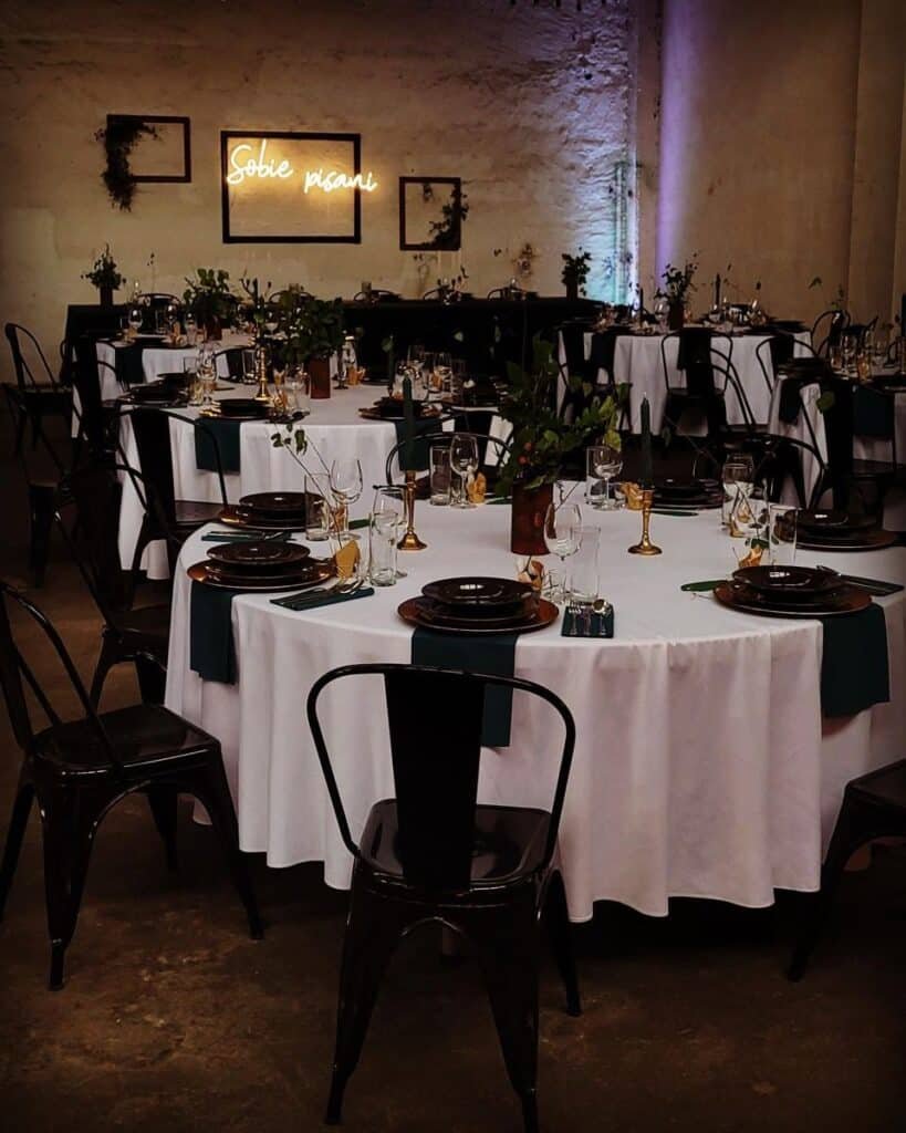 A room with a dark colour scheme — OIA Decorations