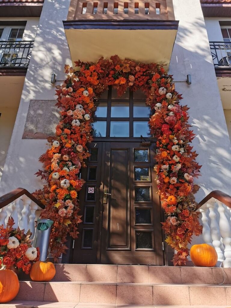 Autumn door decorations for your premises — OIA Decorations